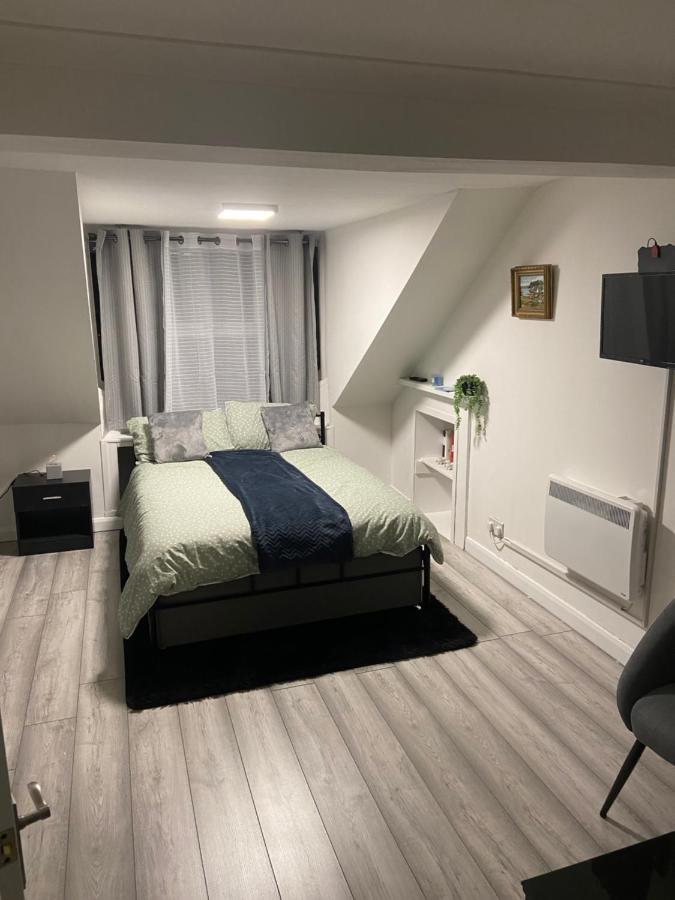 דירות לארגס Studio Flat מראה חיצוני תמונה